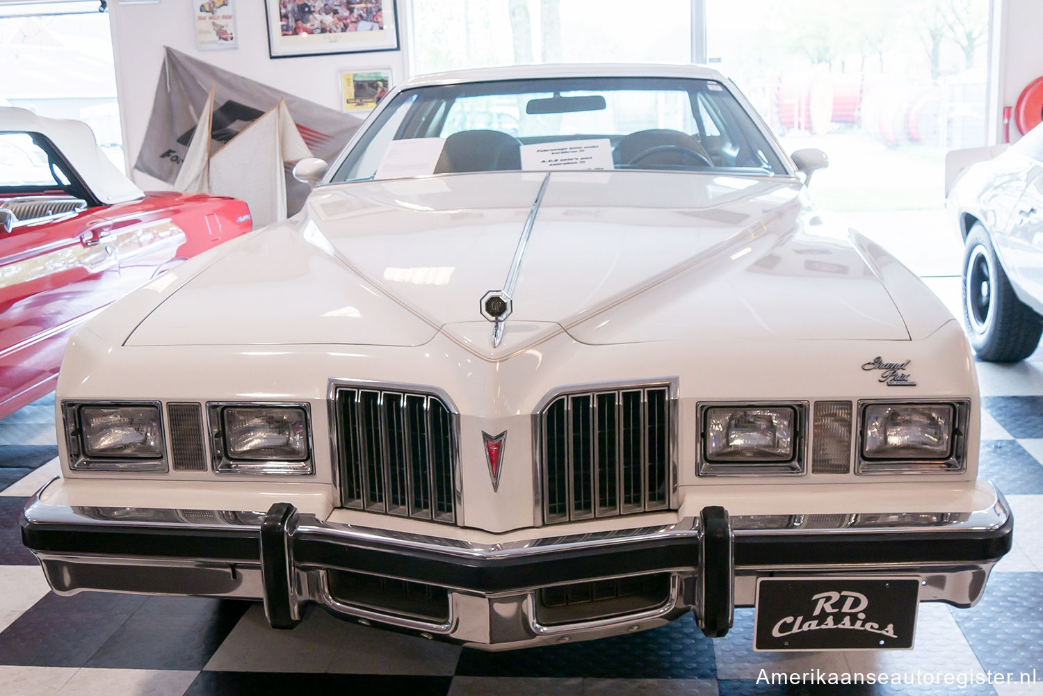 Pontiac Grand Prix uit 1977